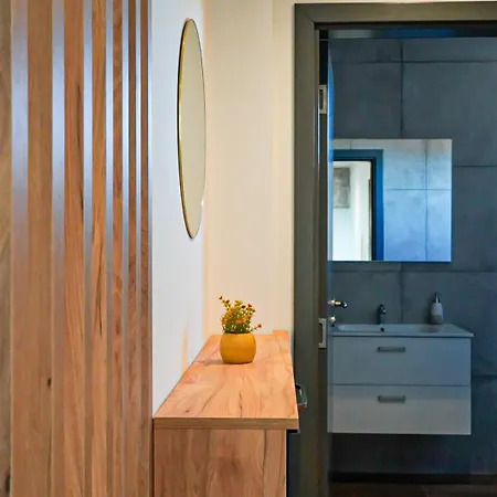 за гости танчеви דירה קרלובו